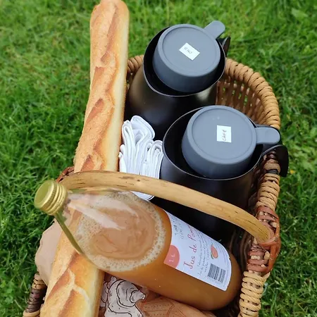 Roulotte Bucolique En Bois Avec Terrasse, Vallee De La Sarthe - Fr-1-410-188 別荘