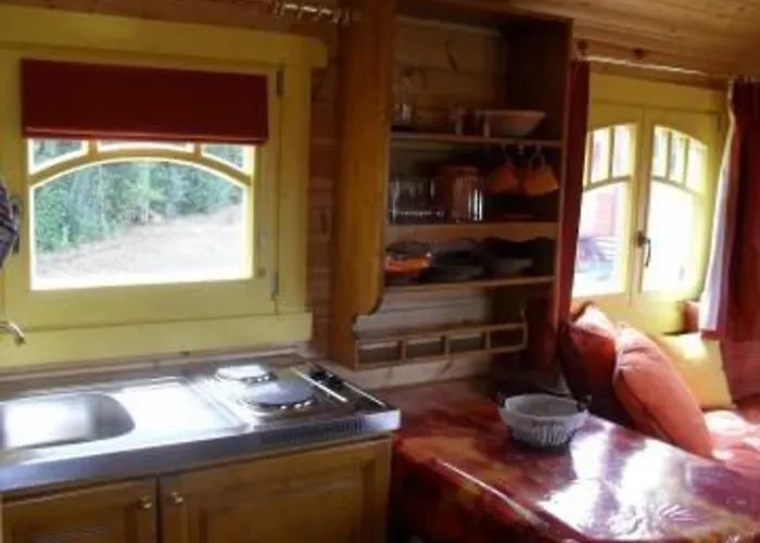 Roulotte Bucolique En Bois Avec Terrasse, Vallee De La Sarthe - Fr-1-410-188 Semesterbostad