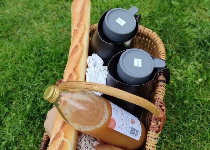 Roulotte Bucolique En Bois Avec Terrasse, Vallee De La Sarthe - Fr-1-410-188 Semesterbostad